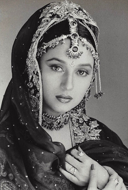 Bindi Queens | Vintage Indian Clothing